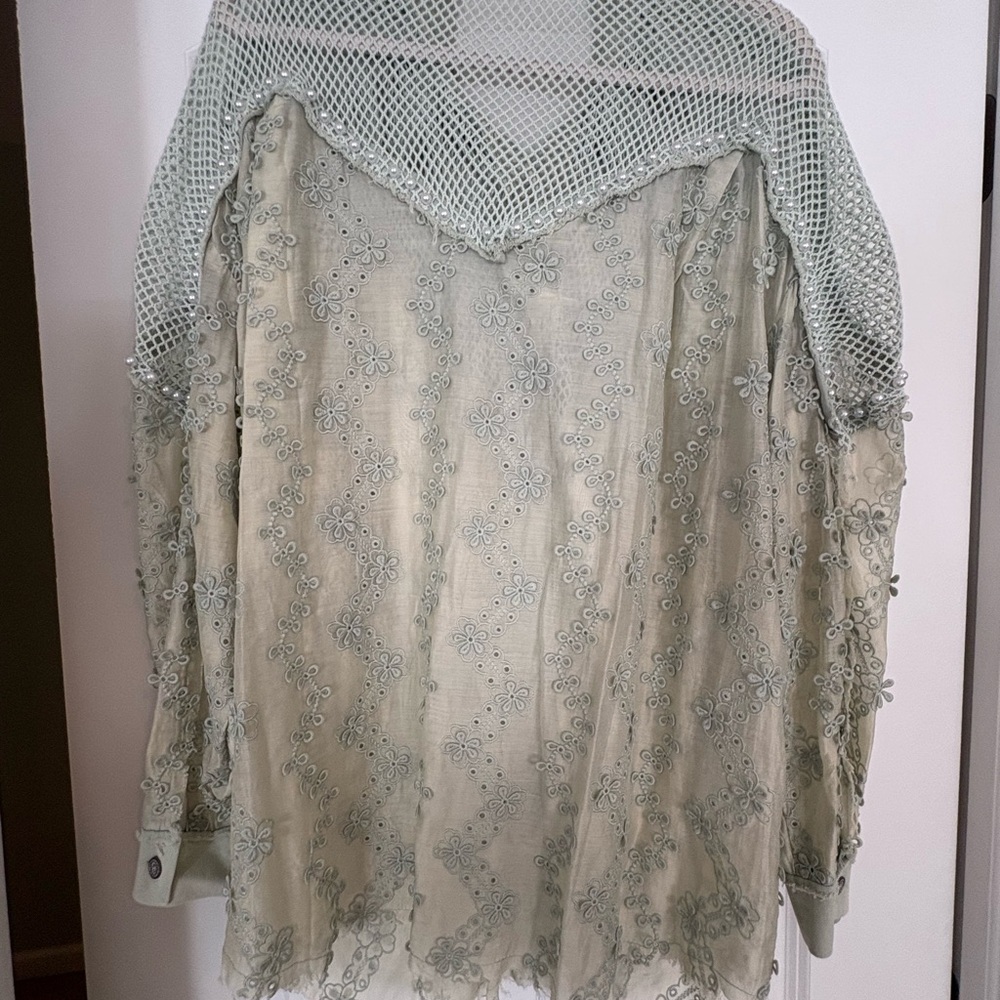 POL Balloon Sleeve Textured Button Up With Pearl Embellishments Size Large - Picture 3 of 3